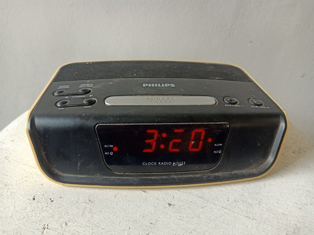 Philips radio clock (Category: Clocks) located in Las Pinas. Submitted by quick_deals_great_finds2 (Listing ID 1325154010, Image 1). Description: Radio good working condition Time working missing led bar light 220 v power.