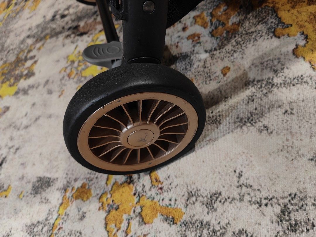 Quinton auto fold stroller, Babies & Kids, Going Out, Strollers on