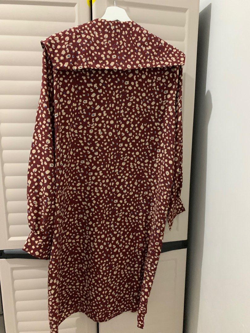 Red polka chiffon collar dress (Category: Dresses) located in Bulacan. Submitted by shoppingact (Listing ID 1325263537, Image 3). Description: Best fit large to xl Thrifted. Might have flaws, run, missing button, small hole, discoloration but in excellent condition. Please manage your expectations. Final sale. No return no exchange..