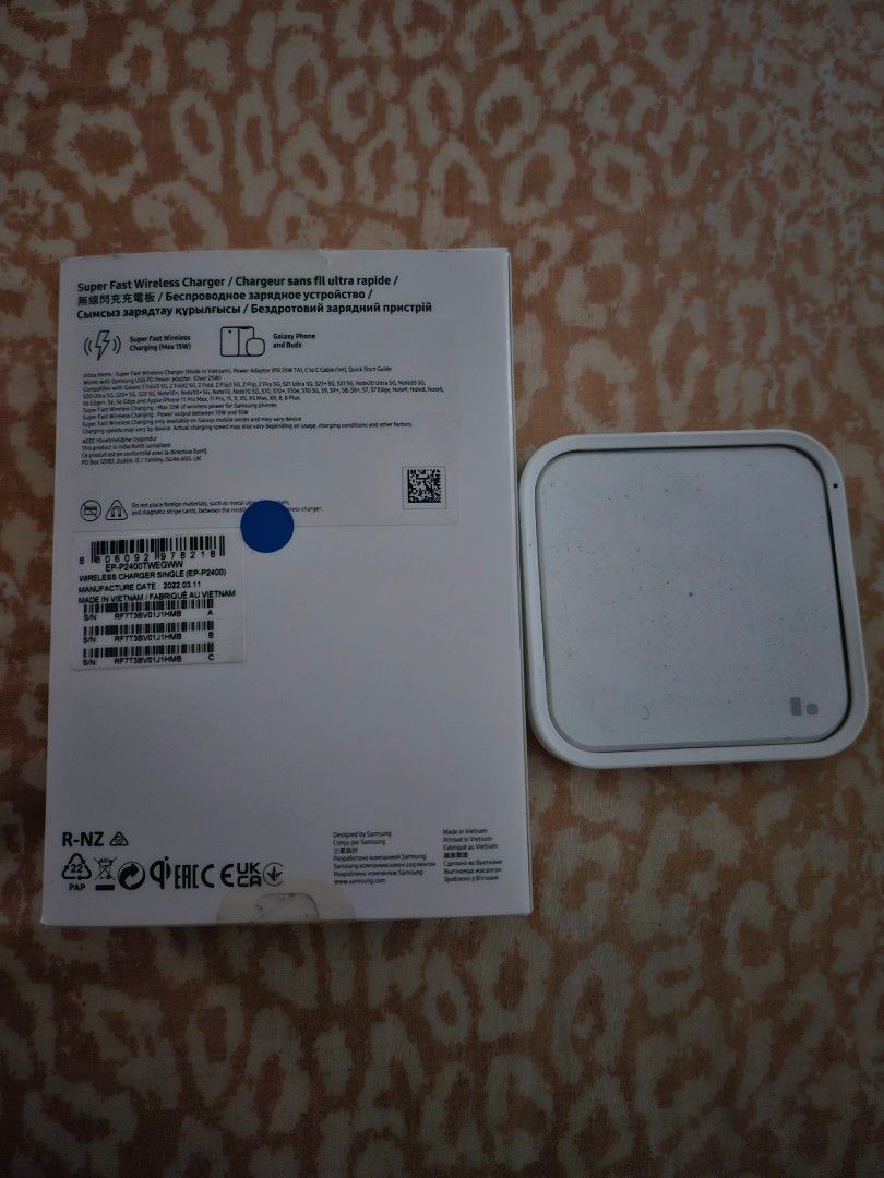Samsung Wireless Charger (Category: Chargers & Cables) located in Marikina City. Submitted by mainedr (Listing ID 1325279215, Image 2). Description: Wireless charger for samsung phone and samsung ear buds Rfs: meron na nung dual wireless charger.