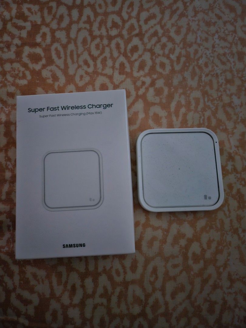 Samsung Wireless Charger (Category: Chargers & Cables) located in Marikina City. Submitted by mainedr (Listing ID 1325279215, Image 1). Description: Wireless charger for samsung phone and samsung ear buds Rfs: meron na nung dual wireless charger.