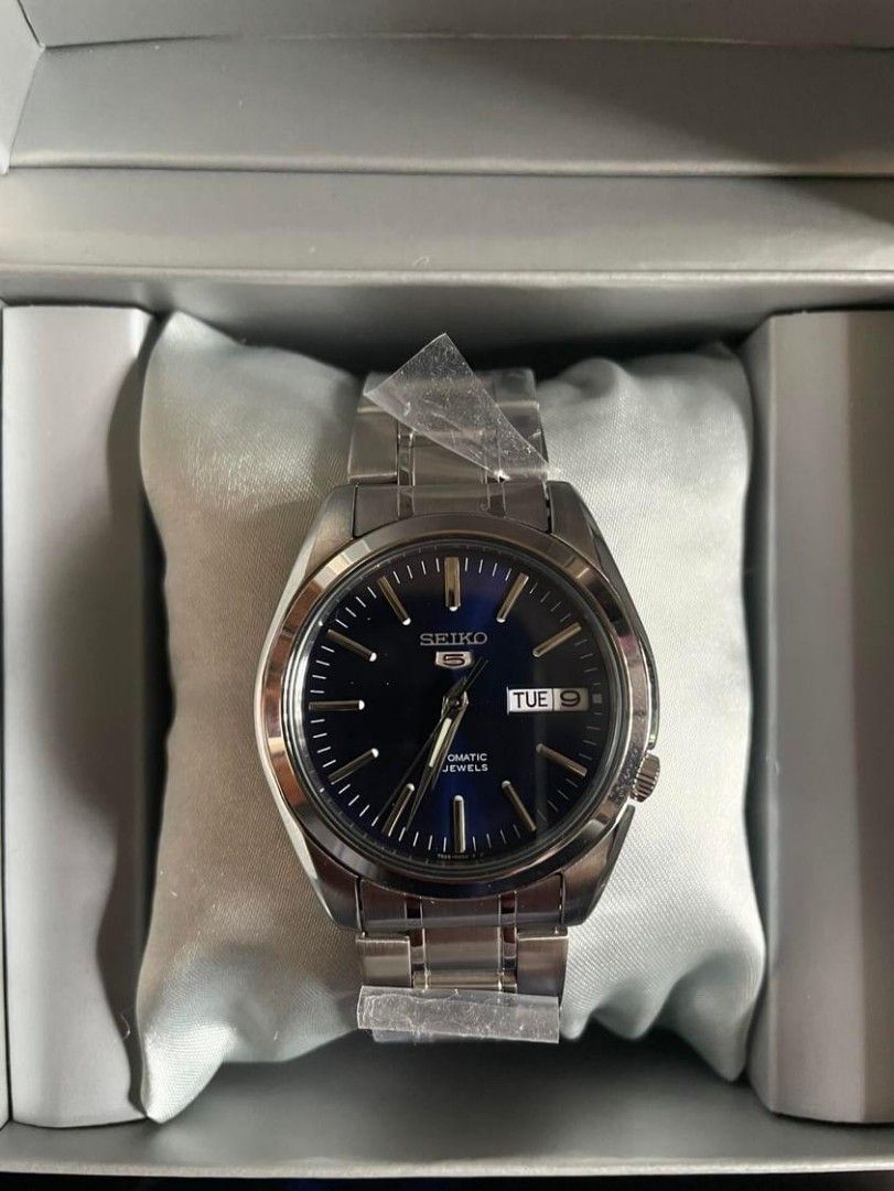 SEIKO 5 SNKL43K1 BLUE DIAL (Category: Luxury Watches) located in Manila. Submitted by melody.tulale001 (Listing ID 1325238899, Image 2). Description: Seiko 5 SNKL43K1 Blue Sunburst Dial Brand New Complete box, manual, guarantee card -Automatic Movement -37mm Diameter -21 Jewels -Hardlex Mineral Crystal -Blue Dial -30M Water Resistance Loc: Sampaloc Manila 09955595066.