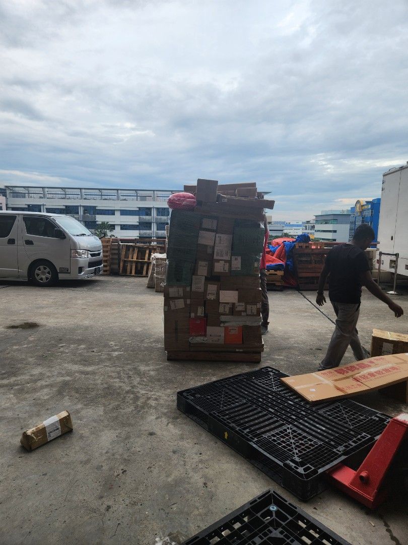 Storage Rack (Category: Commercial) located in Singapore. Submitted by erniestore (Listing ID 1325137125, Image 3). Description: paya ubi flexible storage from 100 sqft to 1000 sqft. rates depends whether for storage purpose or require both srorage and order fulfillment service.