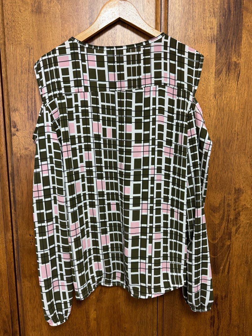 Ted Baker (Category: Blouses) located in Singapore. Submitted by yityit87 (Listing ID 1325214739, Image 2). Description: White is Ted Baker with size 1 and the green one is A.Browns&Co that made in Italy size 2 or M Both are good condition .