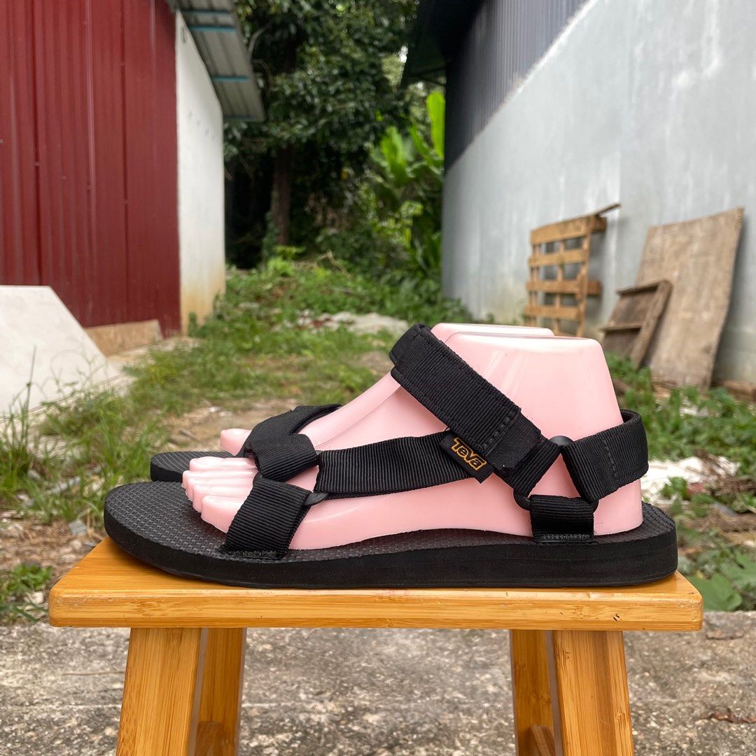 Teva all black top