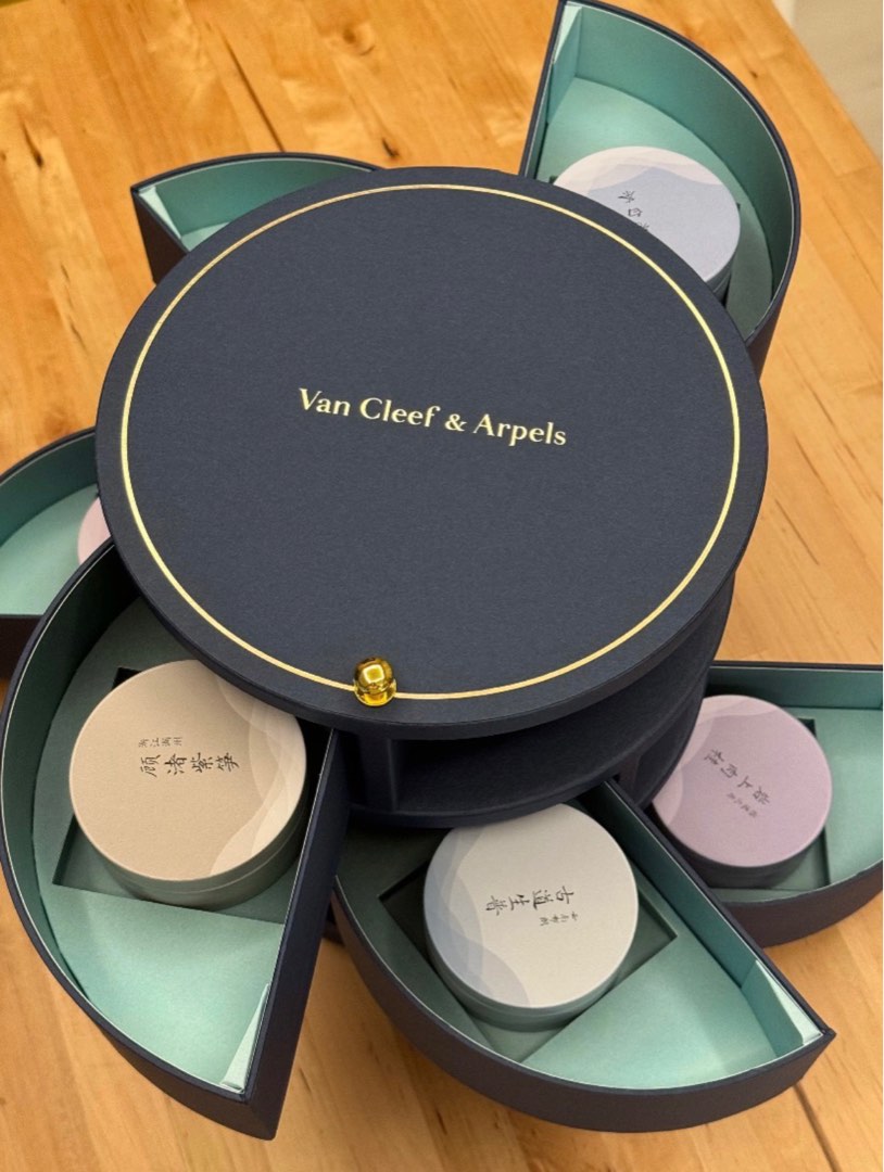‘25 Vancleef & Arpels VIPギフト ランチョンマット 25 Vancleef & Arpels VIPギフト ランチョンマット 25 Vancleef