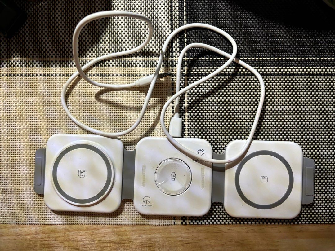 Wireless Charging Station (Category: Chargers) located in Mandaluyong City. Submitted by ipau888 (Listing ID 1325230871, Image 1). Description: RFS: Not using it .