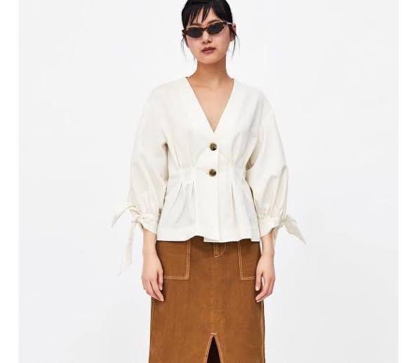 Zara Linen Blend Pleated Shirt (Category: Blouses) located in Cainta. Submitted by gelayp (Listing ID 1325183208, Image 1). Description: 🔥⚠️⛔️ LOWBALLERS WILL BE IGNORED. DO NOT PLACE A LOW OFFER. LET’S NOT WASTE EACH OTHER’S TIME ⛔️⚠️🔥 ✅ Authentic Zara white ivory pleated linen top, perfect for office and clean classy fits ✅ Size m on tag fits m-l ✅ 9/10 condition, no flaws 〰 RFS: decluttering / does not fit me anymore 💔 〰️ No more when worn 