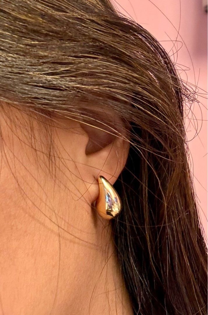 18 karat gold Chunky Teardrop Earrings very trendy Pls read description Women s Fashion Jewelry Organisers Earrings on Carousell