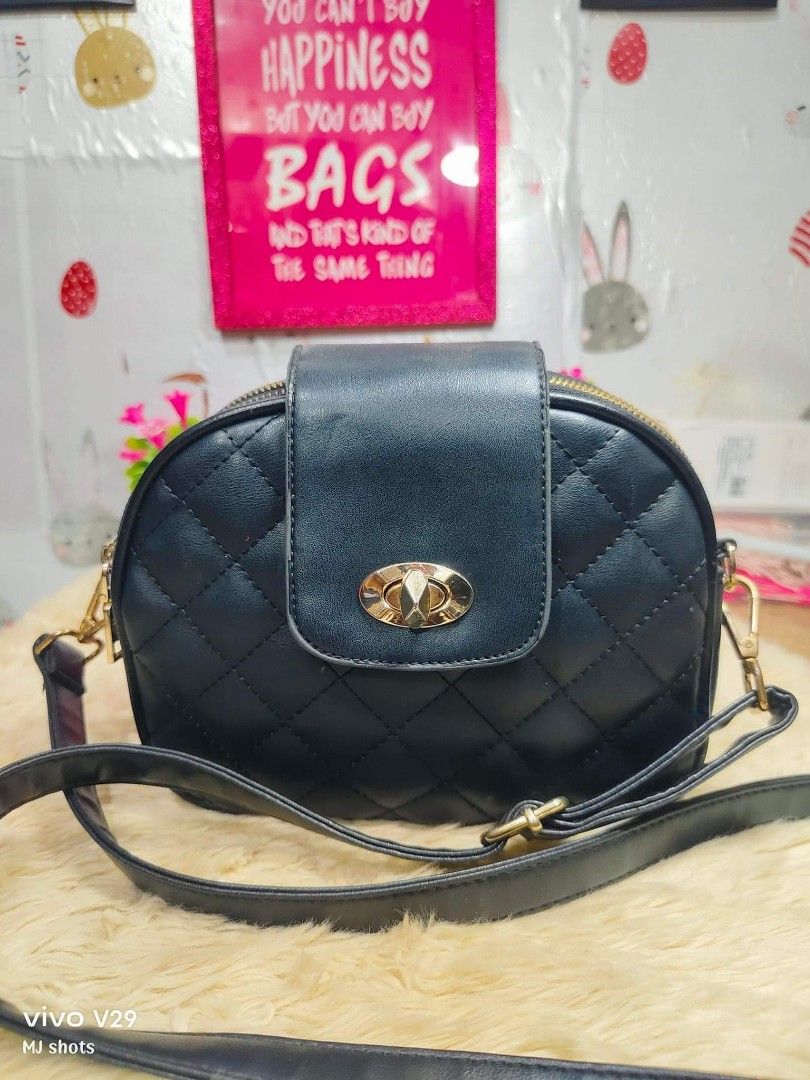 3 for 1k (Category: Luxury Bags & Wallets) located in Manila. Submitted by edenjoybac15048 (Listing ID 1325311046, Image 3). Description: open for take all.