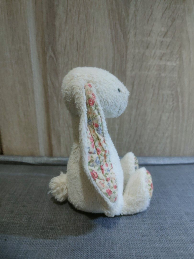 🌟🌷 BASHFUL BUNNY Blossom mini . Jellycat (Category: Plushies & Soft Toys) located in Tarlac. Submitted by star_child_stuff (Listing ID 1325422917, Image 2). Description: Height: 6 inches Issue: faded tag , slight stain on the nose ‼️ PLEASE READ‼️ ✨PRE LOVED ITEMS ✨BUY AT YOUR OWN RISK since our items are pre loved. As much as possible I'll provide detailed photos to satisfy you ✨Once we booked the item(s) STRICTLY NO REFUND POLICY ✨Prices are 