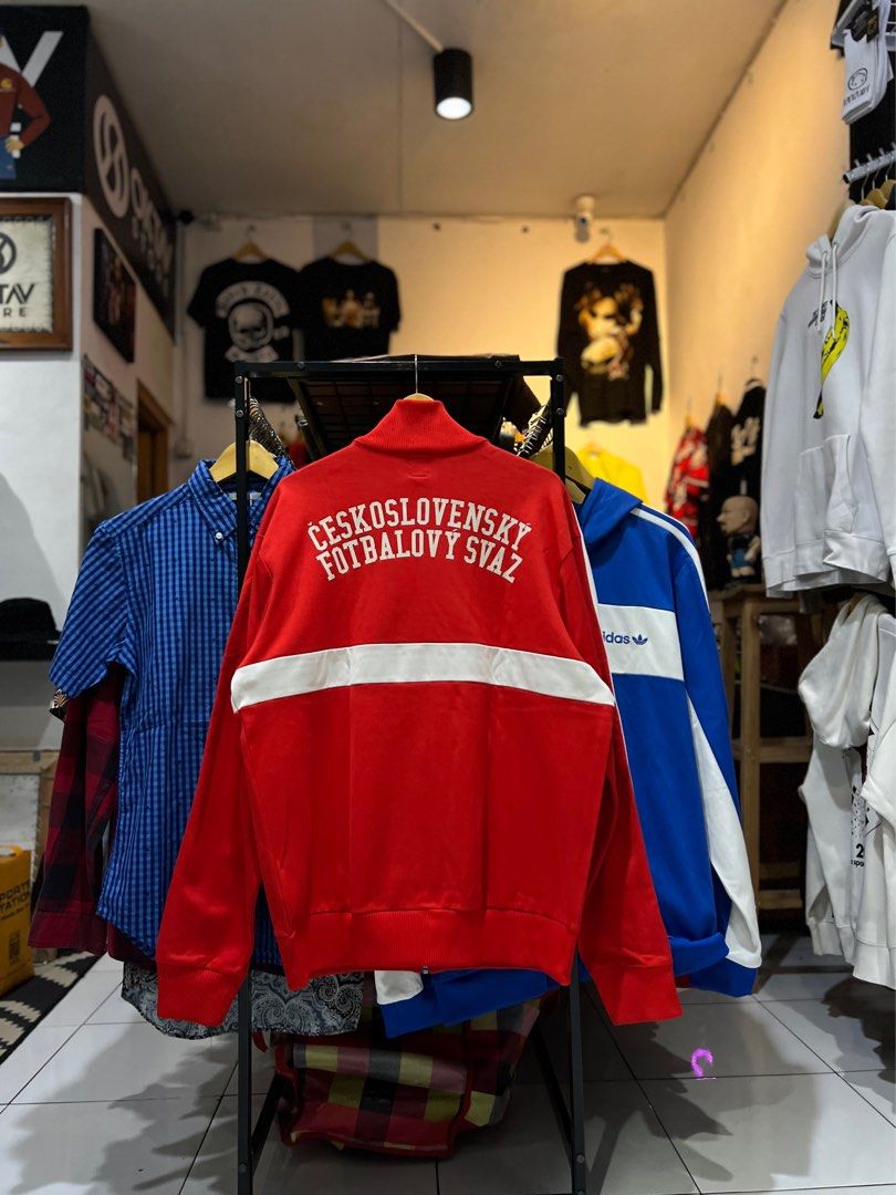 Adidas tracktop ceko city series