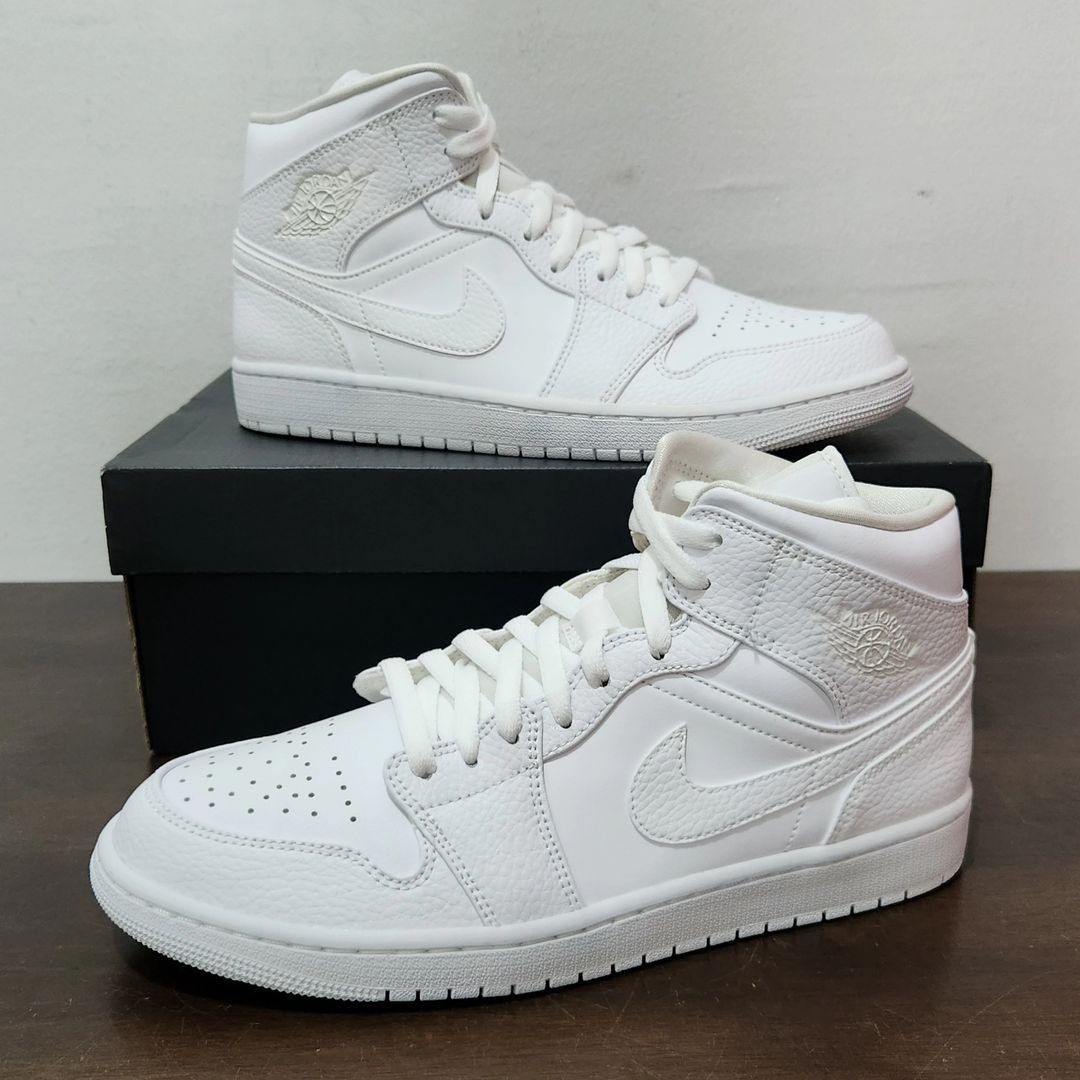 Aj1 triple white hotsell