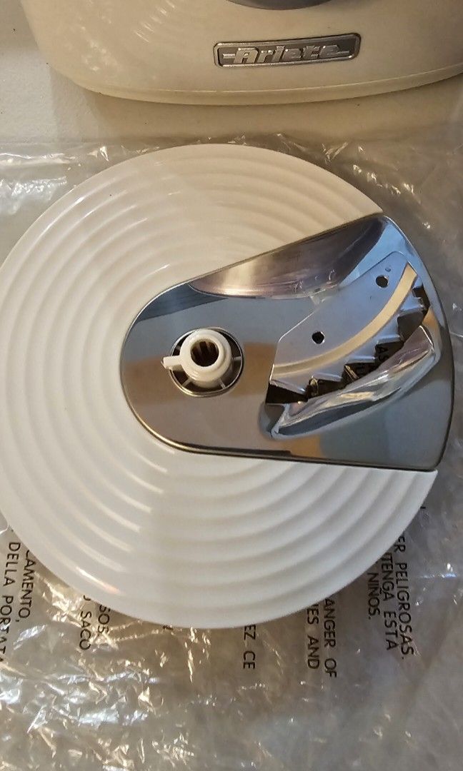 ARIETE ROBOMIX 2L FOOD PROCESSOR (Category: Cookware & Accessories) located in Cainta. Submitted by houseofseconds (Listing ID 1325397162, Image 3). Description: kept in my pantry.Decluttering.100% brandnew..