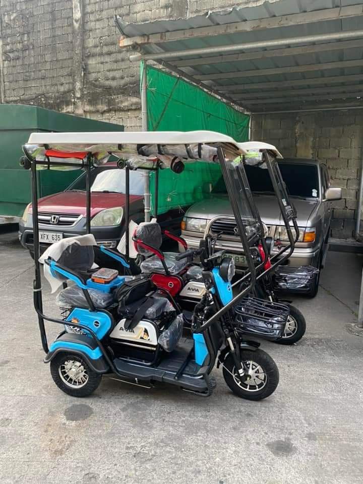 avia crown etríke (Category: Bicycles) located in Manila. Submitted by saguittarian06 (Listing ID 1325315385, Image 2). Description: 🔥AVIA CROWN ETRIKE 🔥 3 wheels, with ROOF! INCLUSIONS: ✔️Unit with complete accessories ✔️Kasama bobong ✔️kasama trapal ✔️Kasama Automatic Wiper ✔️Kasama Side mirror ‼️ ORIGINAL BATTERY ‼️ 🚦Original Alloy Motor Brand battery With panel With anti theft alarm 3 seater Front & Back Basket Battery Lead Acid 48 V 20AH 