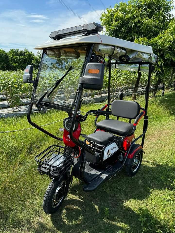 avia crown etríke (Category: Bicycles) located in Manila. Submitted by saguittarian06 (Listing ID 1325315385, Image 3). Description: 🔥AVIA CROWN ETRIKE 🔥 3 wheels, with ROOF! INCLUSIONS: ✔️Unit with complete accessories ✔️Kasama bobong ✔️kasama trapal ✔️Kasama Automatic Wiper ✔️Kasama Side mirror ‼️ ORIGINAL BATTERY ‼️ 🚦Original Alloy Motor Brand battery With panel With anti theft alarm 3 seater Front & Back Basket Battery Lead Acid 48 V 20AH 