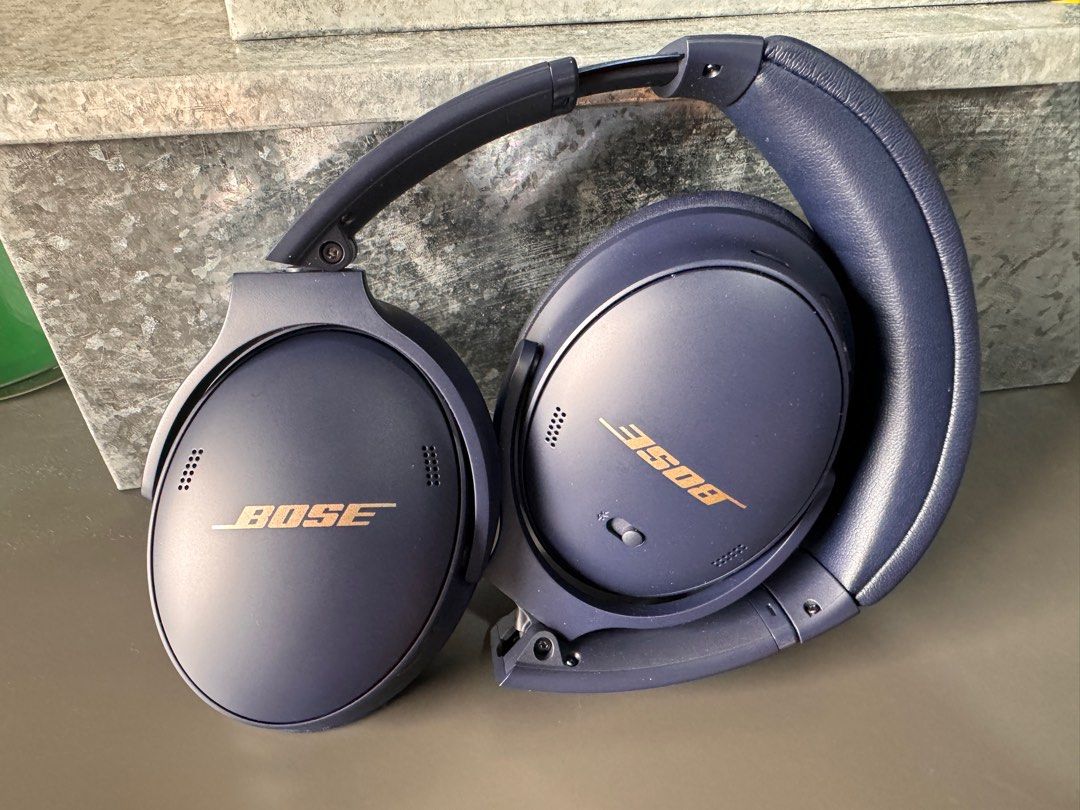 Bose QuietComfort 45 (Category: Headphones & Headsets) located in Pasay City. Submitted by esseltolosa (Listing ID 1325293103, Image 2). Description: Bose QuietComfort 45 Midnight Blue Color (Limited Edition) Used only once Complete with box, case, and cord .