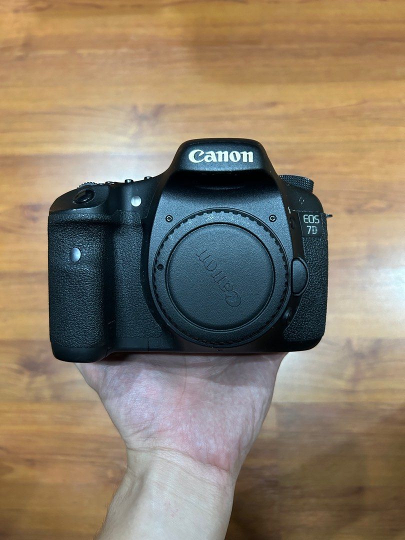 Canon 7D mk i + bundle (Category: Cameras) located in Manila. Submitted by joshtify (Listing ID 1325425326, Image 2). Description: FOR SALE ALL IN Body: Canon 7D mk i Lenses: Canon EF 70-200mm f/2.8L IS USM Canon EF-S 17-55mm f/2.8 IS USM Canon EF 50mm f/1.8 ii Canon Extender EF 2x Additional Canon battery grip BG-E7 Canon speedlite 580EX ii 2 batteries Charger CF card Strap RFS: no time for hobby .