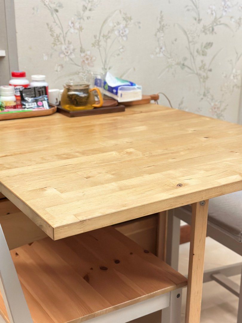Dining Table (Category: Tables & Sets) located in Singapore. Submitted by fish2ra (Listing ID 1325426063, Image 3). Description: .