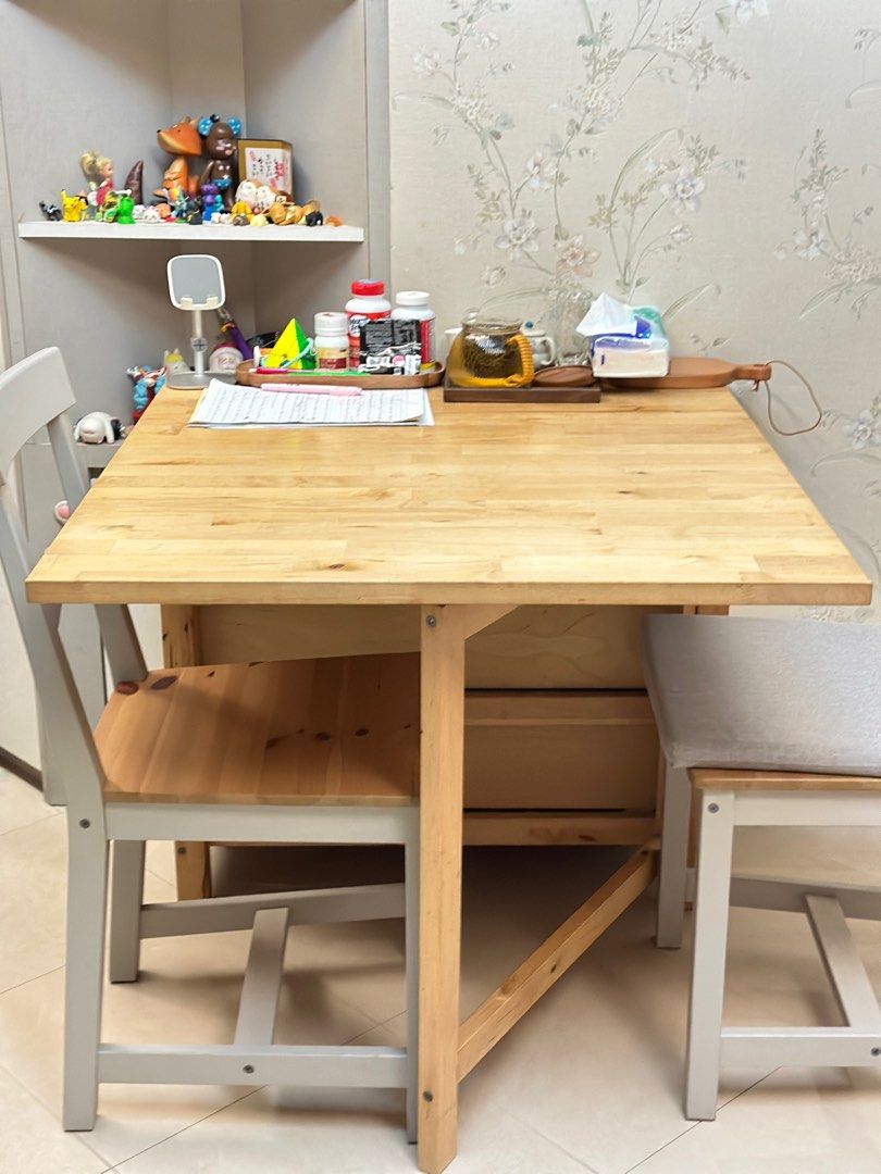 Dining Table (Category: Tables & Sets) located in Singapore. Submitted by fish2ra (Listing ID 1325426063, Image 1). Description: .