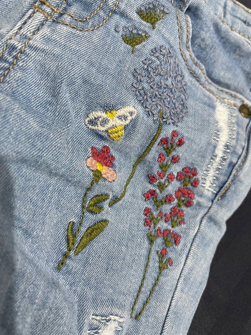 Floral stretchable soft denim pants (Category: Babies & Kids Fashion) located in Quezon City. Submitted by secondstreet08 (Listing ID 1325300942, Image 2). Description: .