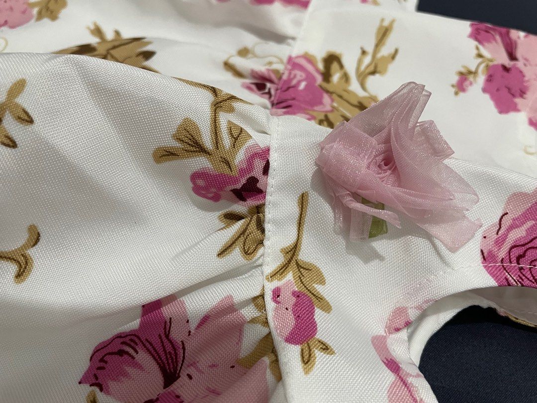 Floral white dress (Category: Babies & Kids Fashion) located in Quezon City. Submitted by secondstreet08 (Listing ID 1325302039, Image 2). Description: .