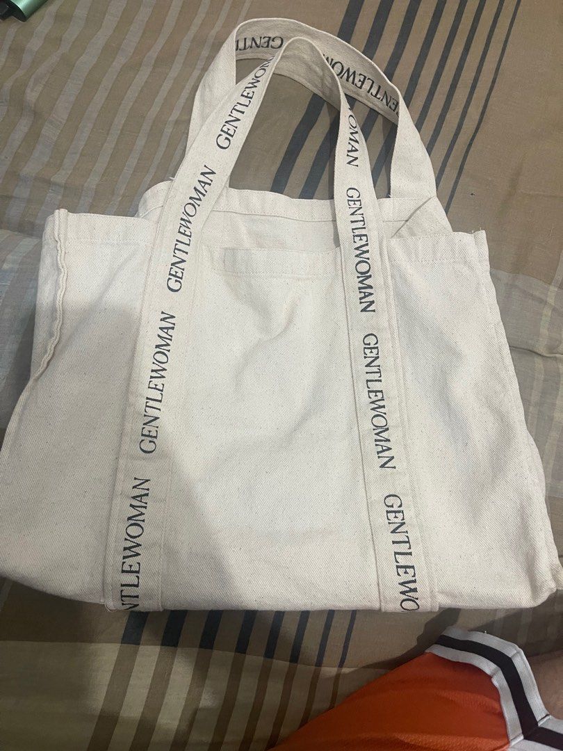 Gentlewoman tote bag (Category: Tote Bags) located in San Jose. Submitted by elio777 (Listing ID 1325416622, Image 1). Description: Need lint remover nag himolmol siya nung nilaundry ko.