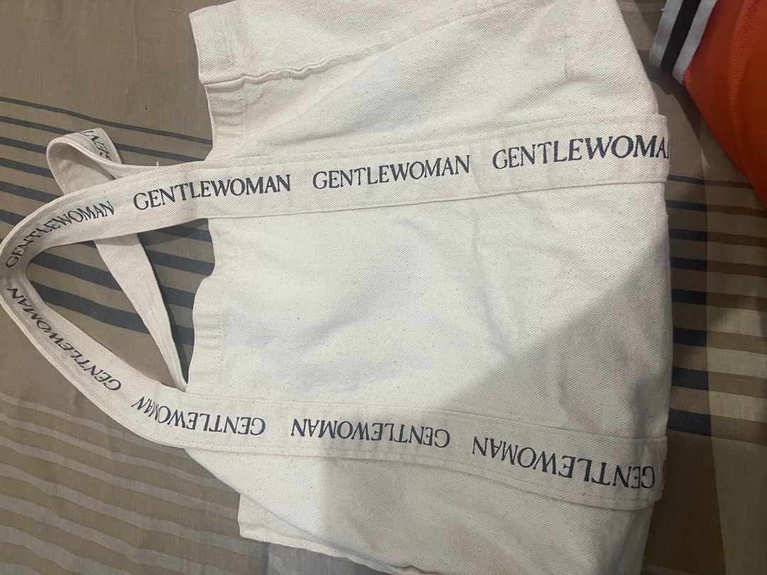 Gentlewoman tote bag (Category: Tote Bags) located in San Jose. Submitted by elio777 (Listing ID 1325416622, Image 2). Description: Need lint remover nag himolmol siya nung nilaundry ko.