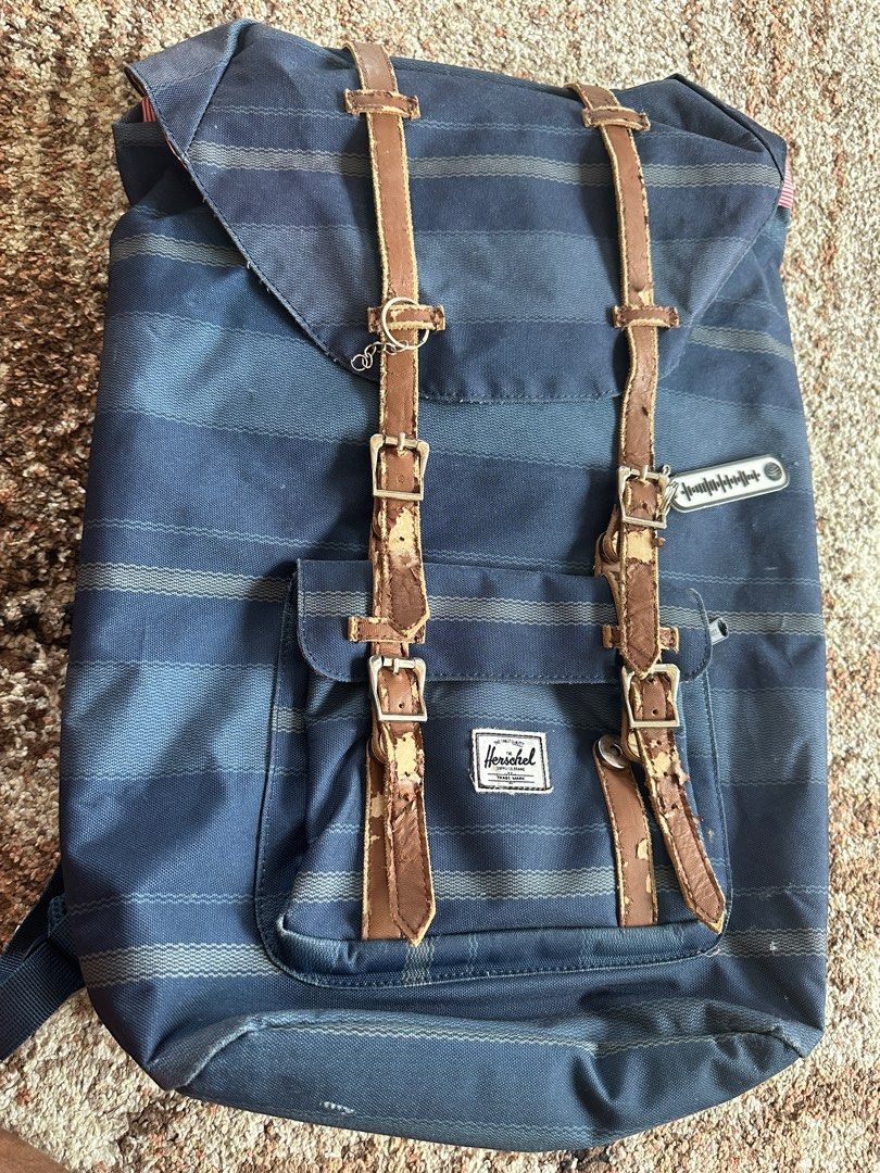 HERSHEL LARGE ORIGINAL BACKPACK (BLUE) (Category: Backpacks) located in Mandaluyong City. Submitted by advikgaba (Listing ID 1325313542, Image 3). Description: - **Brand**: Herschel 🎒 - **Model**: XL-sized backpack, ideal for everyday use or travel 🚶‍♂️🛤️ - **Original Price**: ₹8,000 💸 - **Selling Price**: **₹1,550** (great deal!) 🏷️ - **Condition**: Pre-owned with some signs of wear, but still **functional and stylish** 👌 - **Exterior**: D