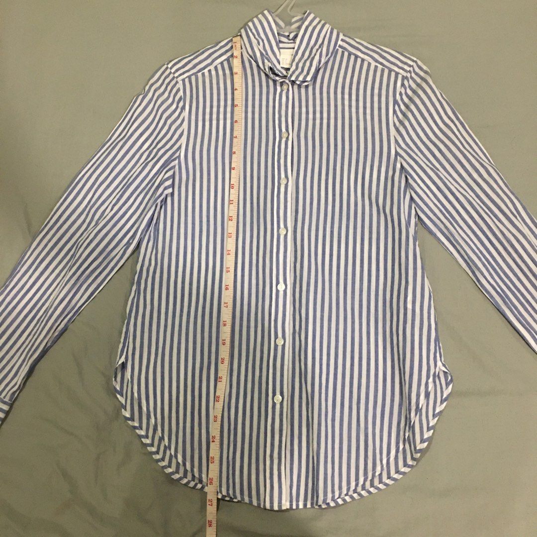 H&M Blue and White Striped Button Down (XXS) (Category: Longsleeves) located in Rizal. Submitted by marga911 (Listing ID 1322639490, Image 3). Description: H&M Blue and White Striped Button Down (XXS) Courier Or Meet-up (SM Taytay, SM Megamall or Robinsons Galleria).