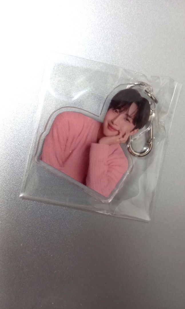 Pentagon kpop keychain shop