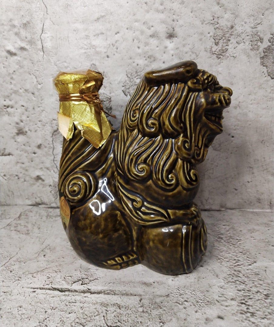 Japan Surplus Fu Dog Decanter Flask Bottle (Category: Food Organization & Storage) located in San Pablo. Submitted by lamujer_stonewareph (Listing ID 1325425965, Image 2). Description: Good Condition Sealed at may laman Pede din gawin display Lucky Charm.