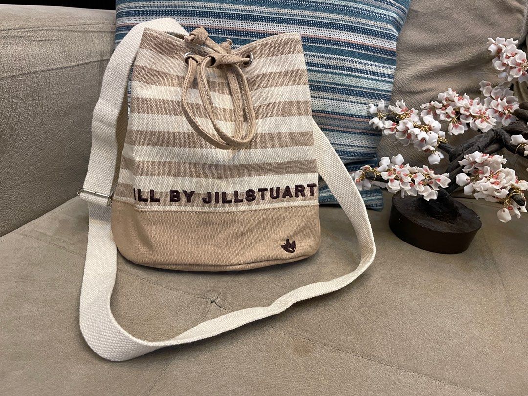 SALE Jill Stuart bucket bag canvass open for LA Women s Fashion Bags Wallets Shoulder Bags on Carousell