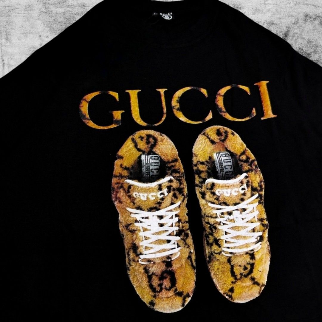 Kaos T-Shirt Gucci Shoes Hitam, Fesyen Pria, Pakaian Atasan di