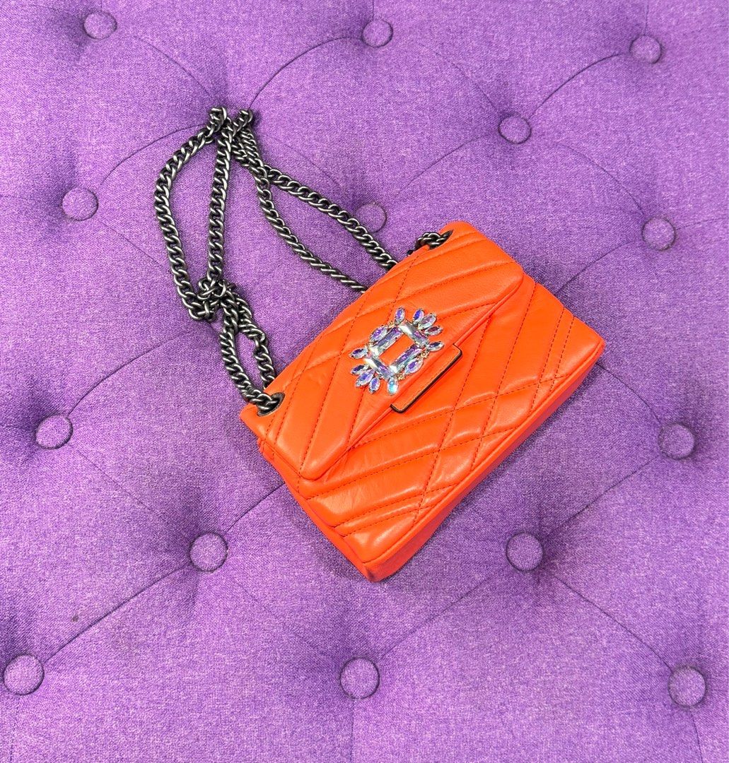 Kurt Geiger Orange Bag (Category: Luxury Bags & Wallets) located in Makati City. Submitted by r0w33 (Listing ID 1325345065, Image 2). Description: Bought in K.G Rockwell .