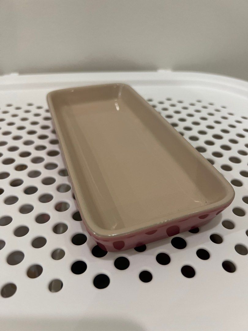 Le Creuset Rose Quartz Rectangular Plate Tray (Category: Dinnerware & Cutlery) located in Kuala Lumpur. Submitted by wong9_kee6 (Listing ID 1325431065, Image 2). Description: Size: 17.5cm (l) x 8cm (w) x 2.5cm (h).