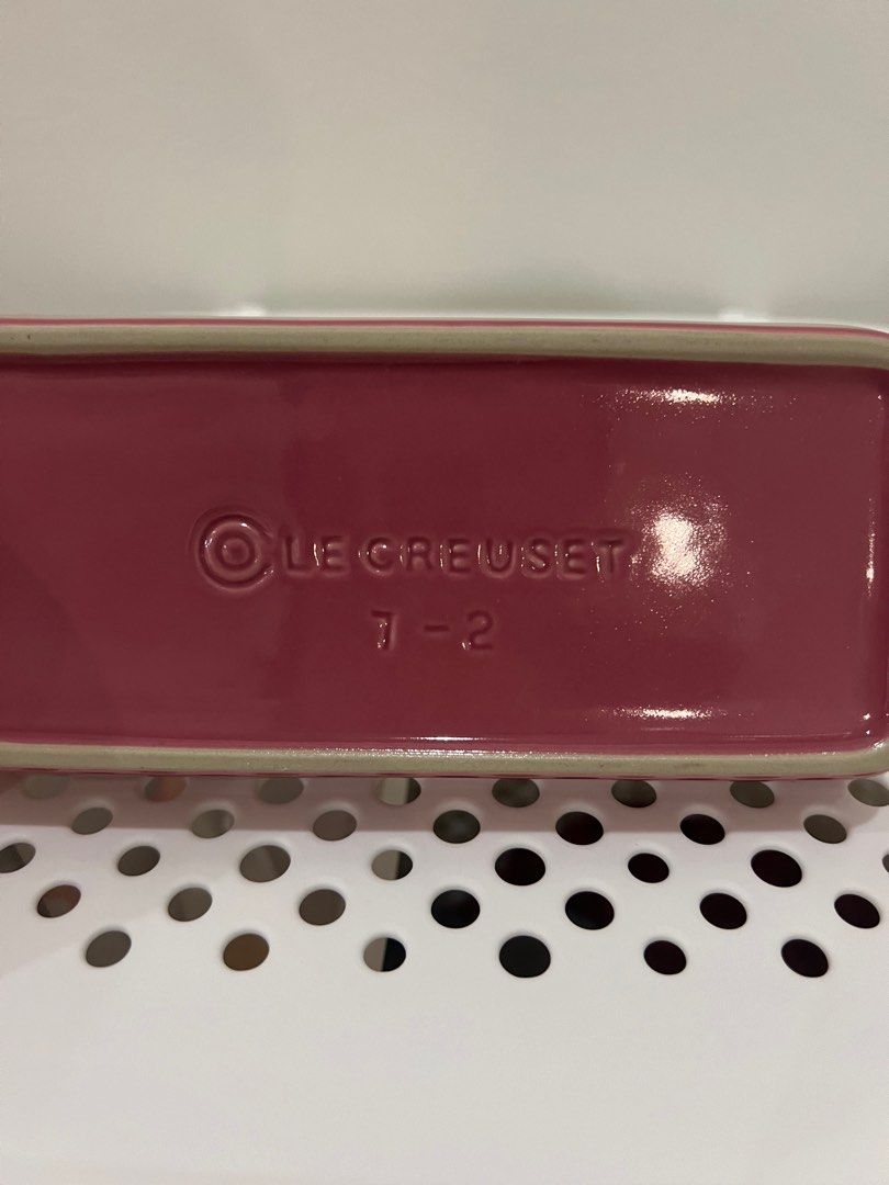 Le Creuset Rose Quartz Rectangular Plate Tray (Category: Dinnerware & Cutlery) located in Kuala Lumpur. Submitted by wong9_kee6 (Listing ID 1325431065, Image 3). Description: Size: 17.5cm (l) x 8cm (w) x 2.5cm (h).