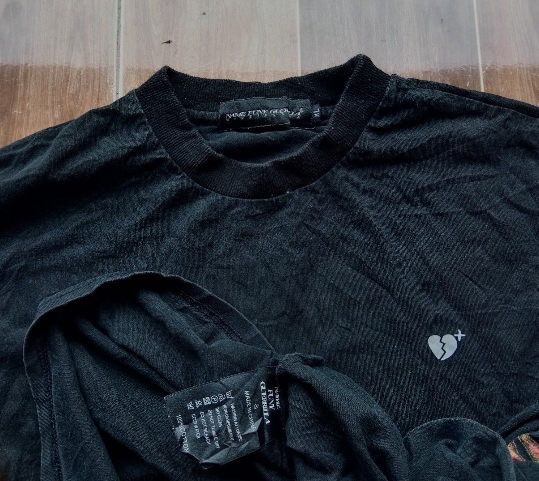 Longsleeve Name Funny Guerrilla Taped, Fesyen Pria, Pakaian , Atasan di