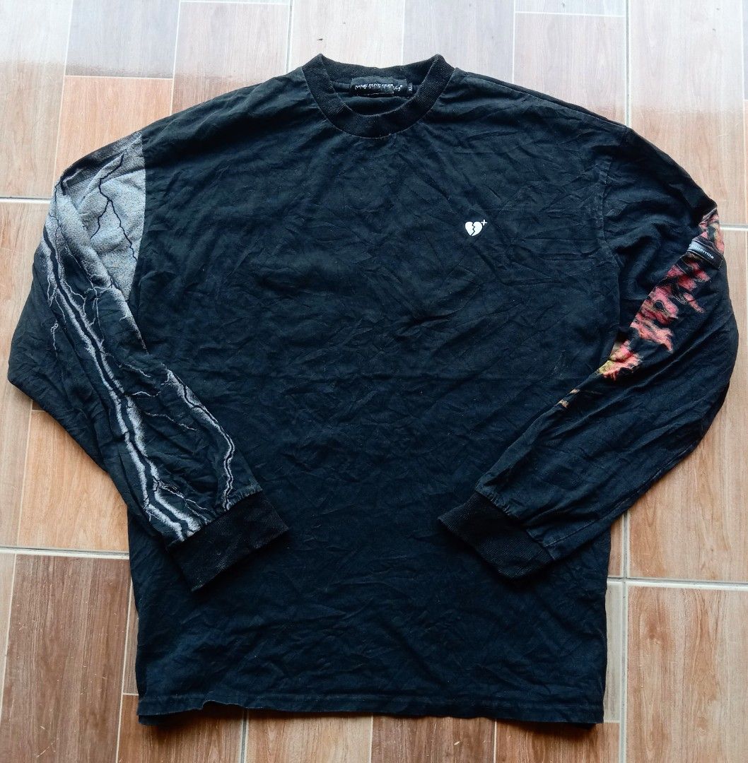 Longsleeve Name Funny Guerrilla Taped, Fesyen Pria, Pakaian , Atasan di