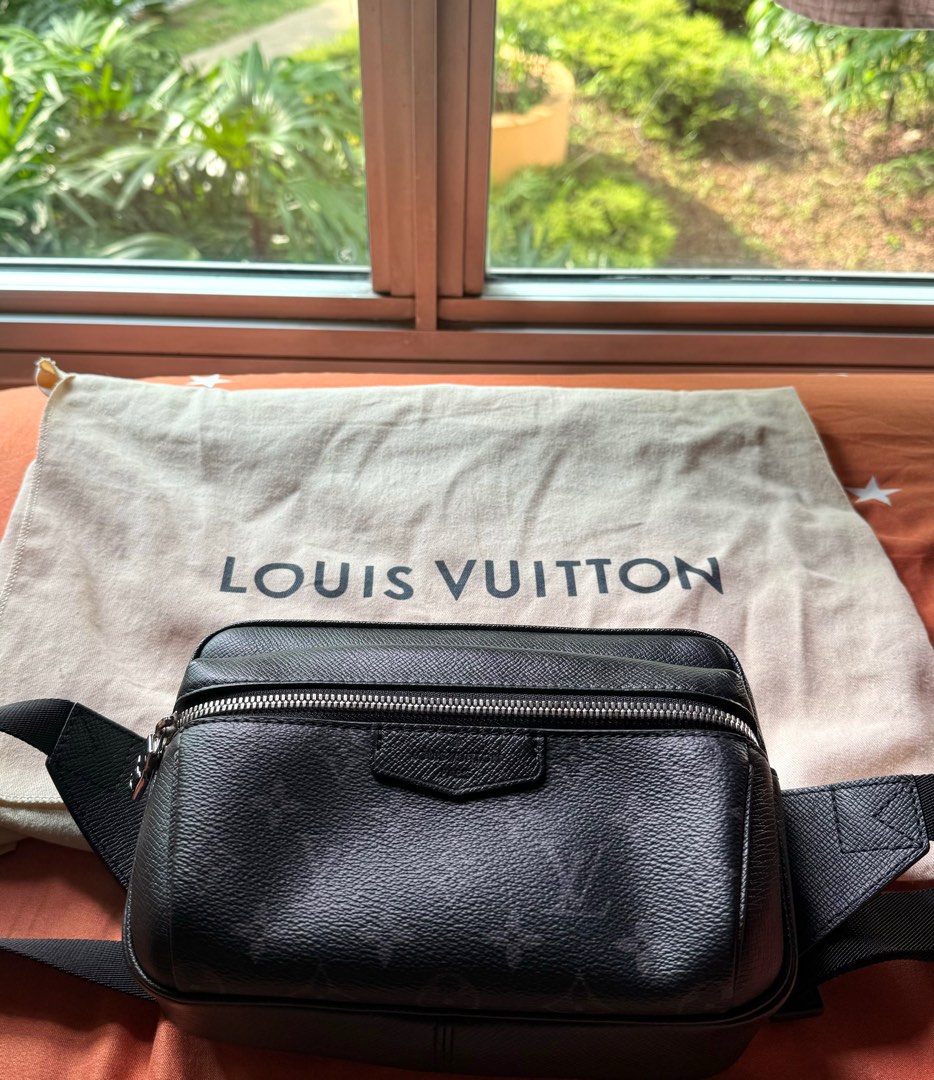 louis vuitton belt bag Men s Fashion Bags Belt bags Clutches and Pouches on Carousell