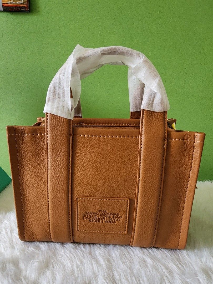 Marc Jacobs The Tote Bag (Category: Luxury Bags & Wallets) located in Rizal. Submitted by SassyCitiPH (Listing ID 1271157419, Image 2). Description: Marc Jacobs The Tote Bag Original with dustbag and tag 100% Original Money back guarantee if proven fake FB: Sassy Citi.