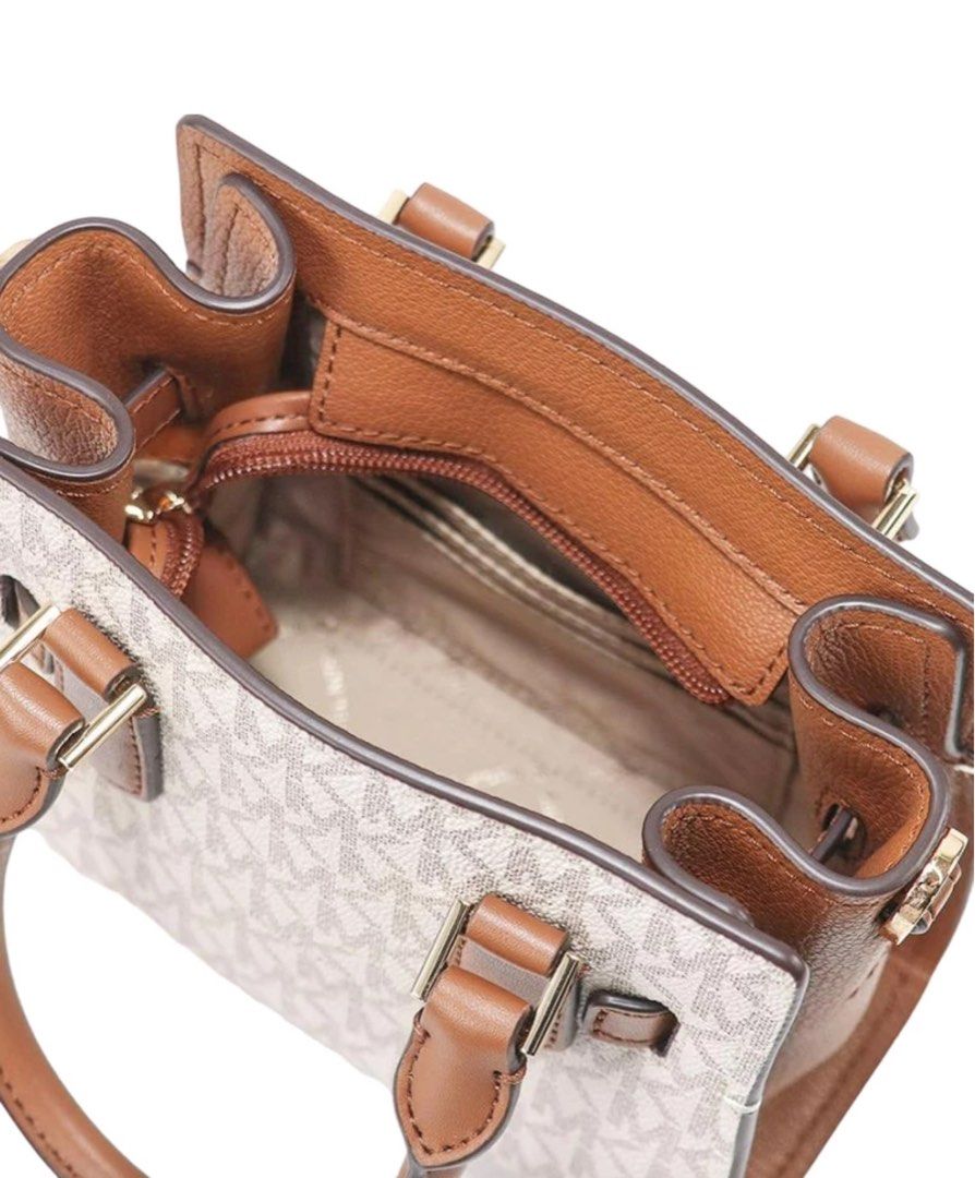 Michael Kors Hamilton XS (Category: Cross-body Bags) located in Pagadian. Submitted by kcmph (Listing ID 1325360484, Image 2). Description: Excellent condition Barely used Bought Brandnew Plus sf.