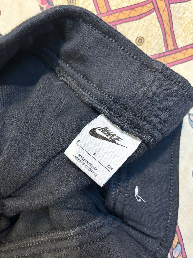 Nike joggers (Category: Other Bottoms) located in Makati City. Submitted by prelovedbysofiaa_ (Listing ID 1325363707, Image 2). Description: Bnew w/o tag 💯original/authentic Never used Small size Open for meet up: 📍MAKATI 📍BGC 📍ayala malls manila bay 📍vito cruz.