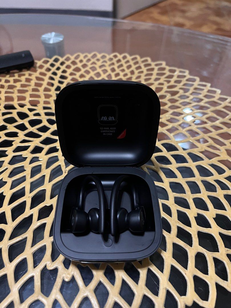 POWERBEATS PRO (Category: Earphones) located in Lingayen. Submitted by rizzaairtsua6 (Listing ID 1325400488, Image 2). Description: .