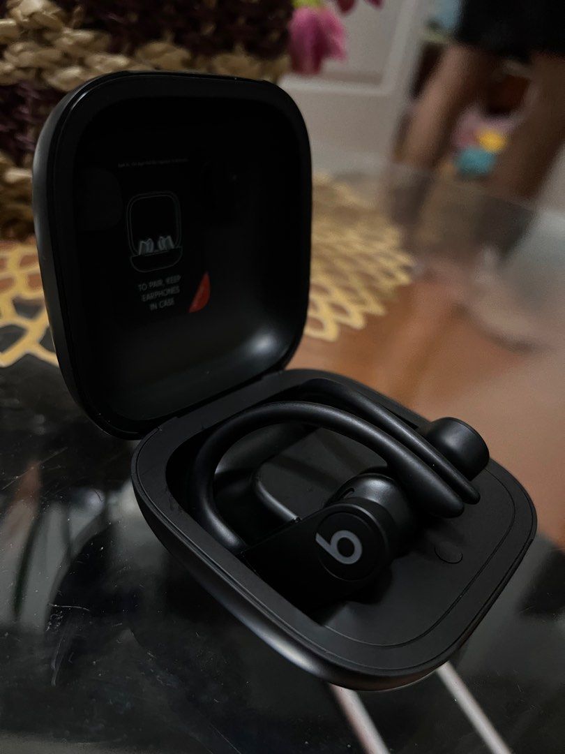 POWERBEATS PRO (Category: Earphones) located in Lingayen. Submitted by rizzaairtsua6 (Listing ID 1325400488, Image 3). Description: .