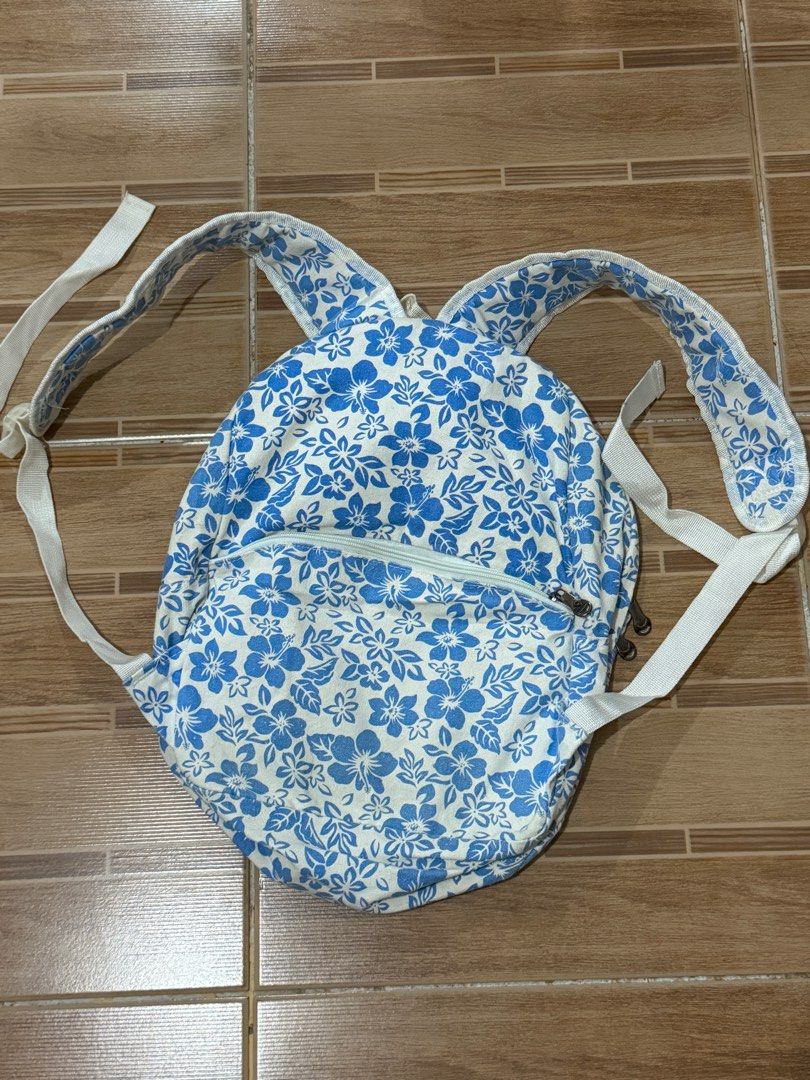 Roxy Backpack (Category: Backpacks) located in Taguig. Submitted by turtleyhappy (Listing ID 1325324894, Image 2). Description: .