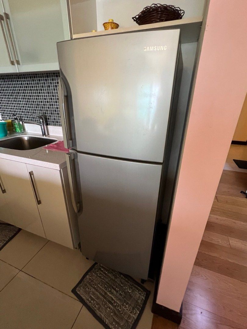 Samsung Refrigerator (Category: Refrigerators and Freezers) located in Caloocan City. Submitted by theartofthrift (Listing ID 1325342628, Image 2). Description: Brand: Samsung 10 cubic feet non inverter issue: working condition but water leakage inside the ref. Negotiable Location: Manila tower the residence, Greenbelt, Makati Dm if interested .