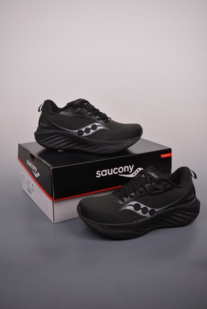 Saucony Triumph 22 Black running shoes, Men's Fashion, Footwear, Sneakers  on Carousell