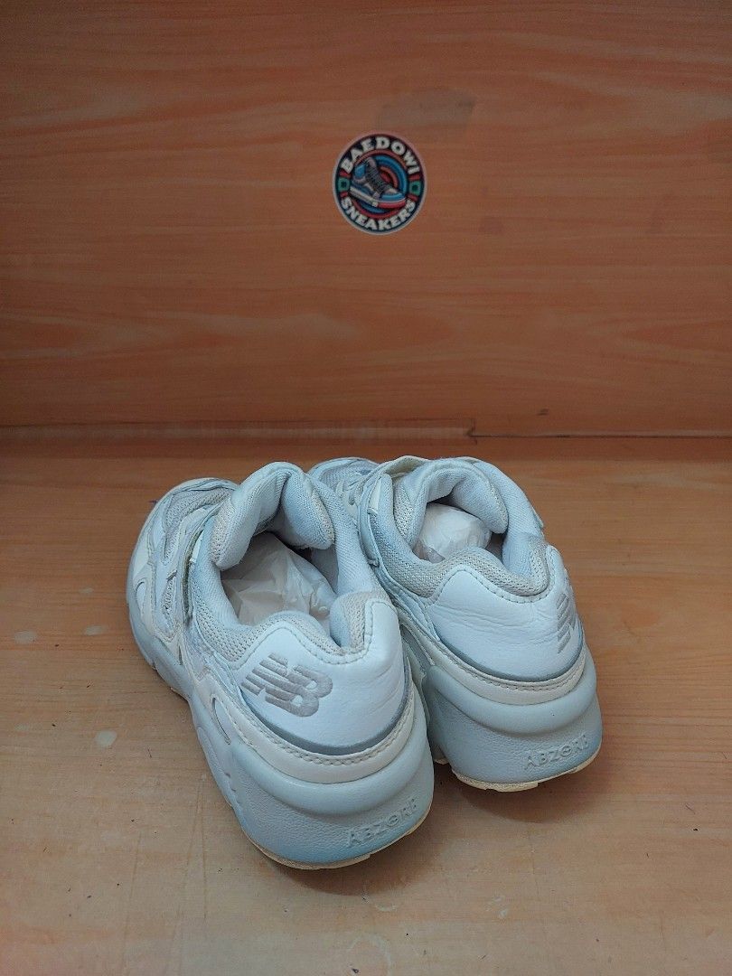 Sepatu anak second original New balance 850 size 33 5 Bayi Anak Lainnya di Carousell