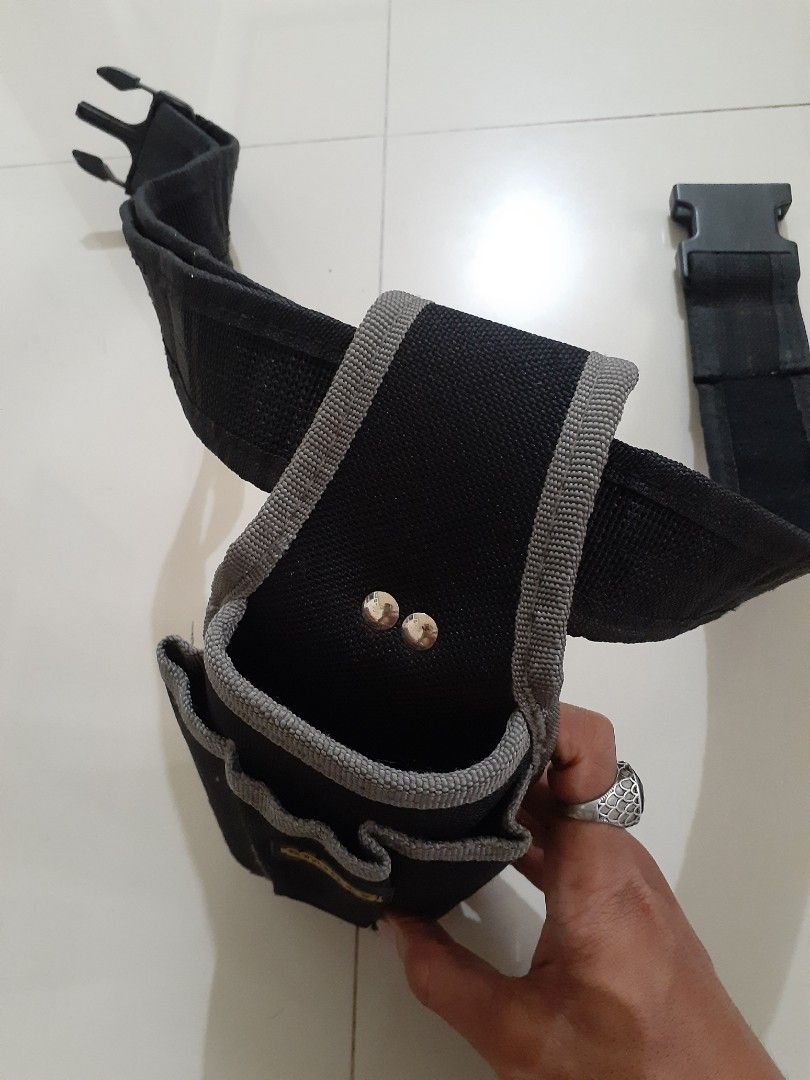 Stanley Waist Tool Holder Pouch Bag (Category: Belt bags, Clutches and Pouches) located in Candaba. Submitted by ThrifthingsPH02 (Listing ID 1325303768, Image 3). Description: Selling Stanley Waist Tool Holder Pouch Bag Open Size Waitline Adjustable Rust stain only on rivet No major flaw Php 499 add sf only Pampanga Loc Can do shipping PM for serious buyer Can send more photos upon request.